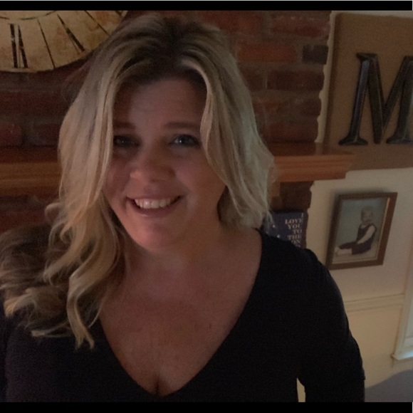 Meet your Posher, Cindy - Picture 1 of 1